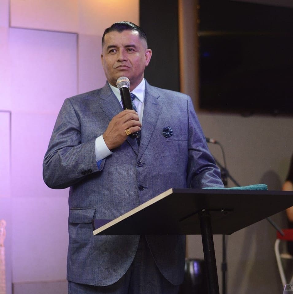 Pastor Israel Gil Freire Dias